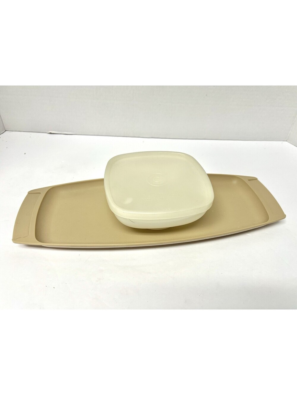 Tupperware Chip and Dip Snack Tray Serviette USA Vintage 770-2 Lid Attached Tan